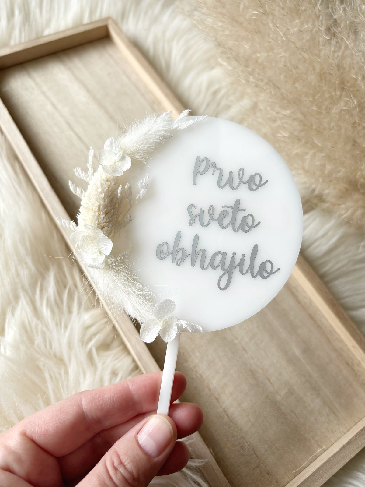 Akrilni cake topper s suhim cvetjem - krog