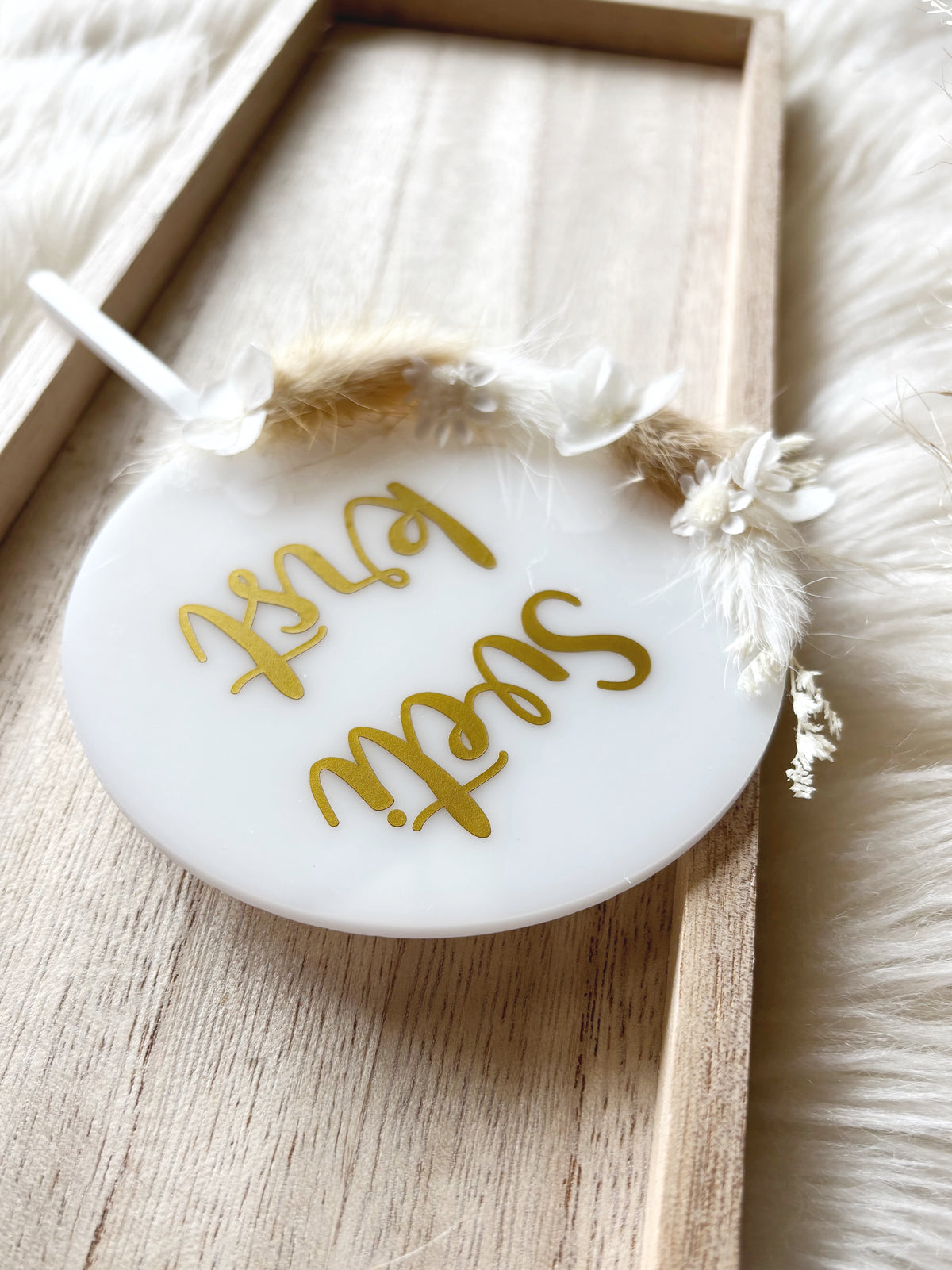 Akrilni cake topper s suhim cvetjem - krog