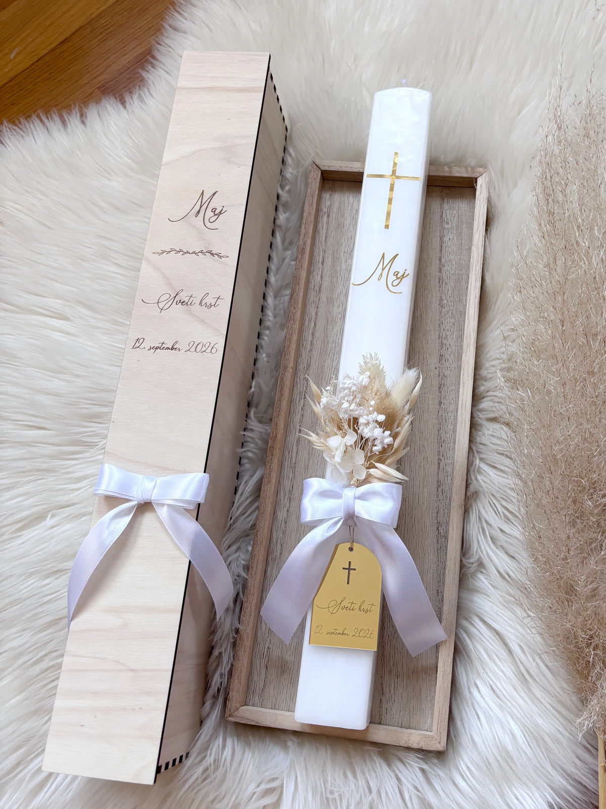 Personaliziran krstni komplet - white satin, s suhim šopkom