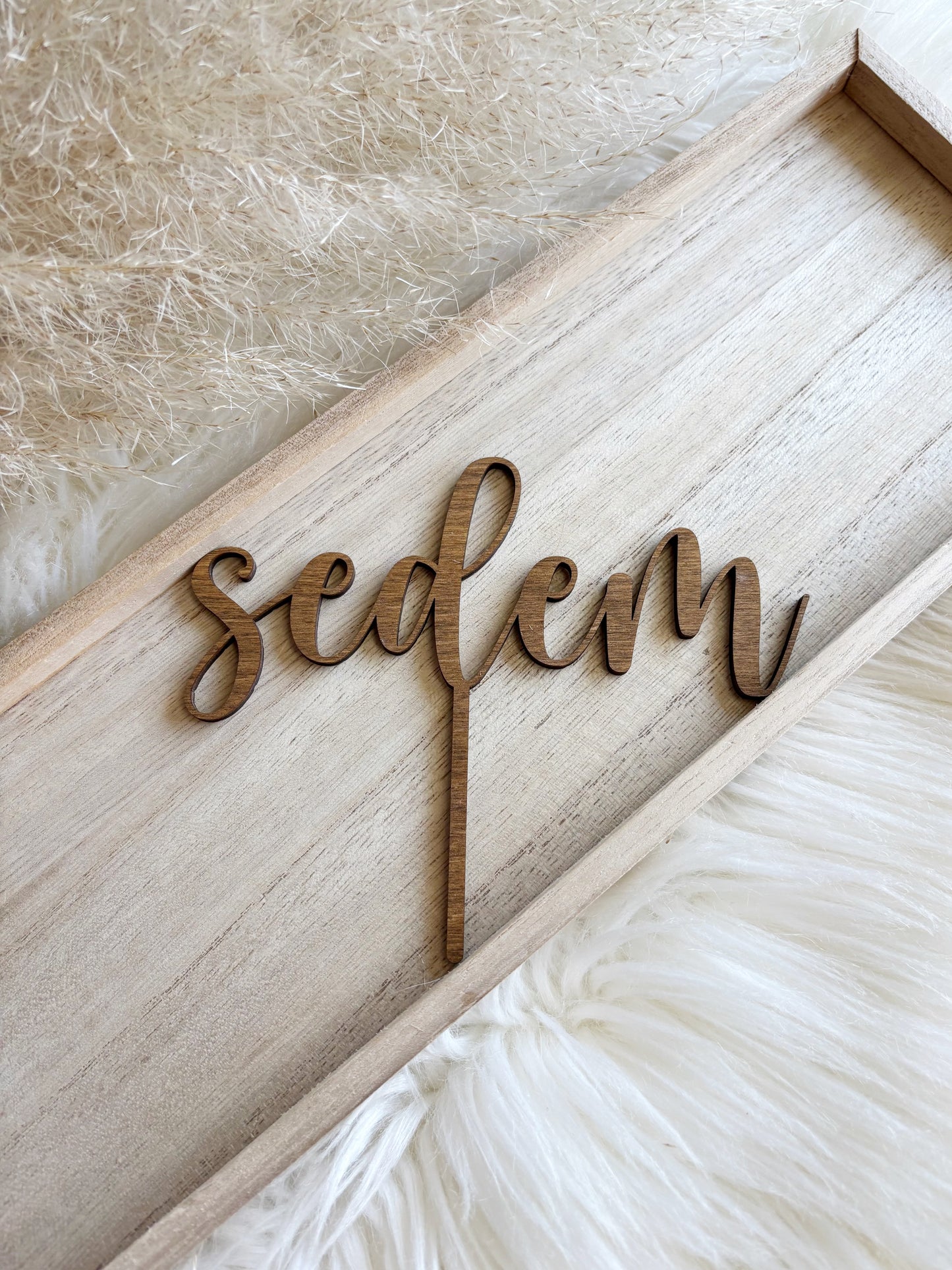 Leseni številčni topper - z besedo