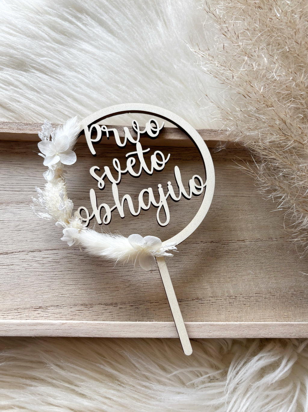 Lesen okrogli cake topper s suhim cvetjem