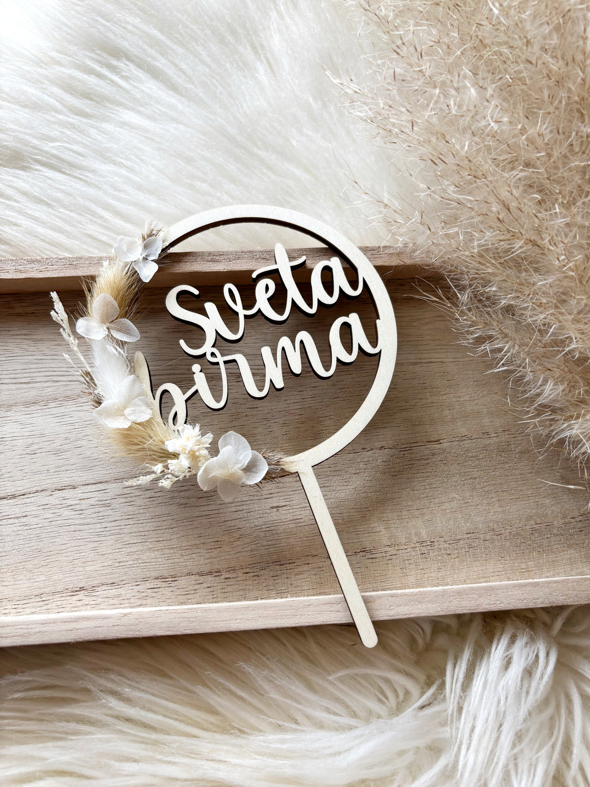 Lesen okrogli cake topper s suhim cvetjem